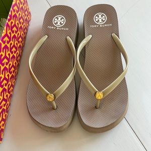 Tory Burch wedge thin flip flop khaki 9